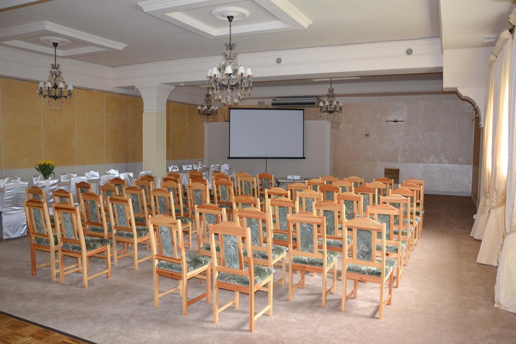 Hotel&Restauracja Zlote Runo Гура-Кальвария Экстерьер фото