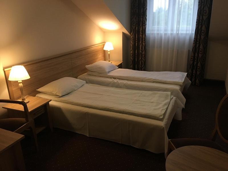 Hotel&Restauracja Zlote Runo Гура-Кальвария Экстерьер фото
